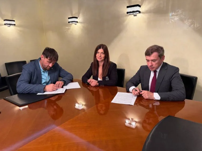 Федерація фехтування України продовжує співпрацю з UNIC Fencing: Підписано новий договір на сезон 2025/26