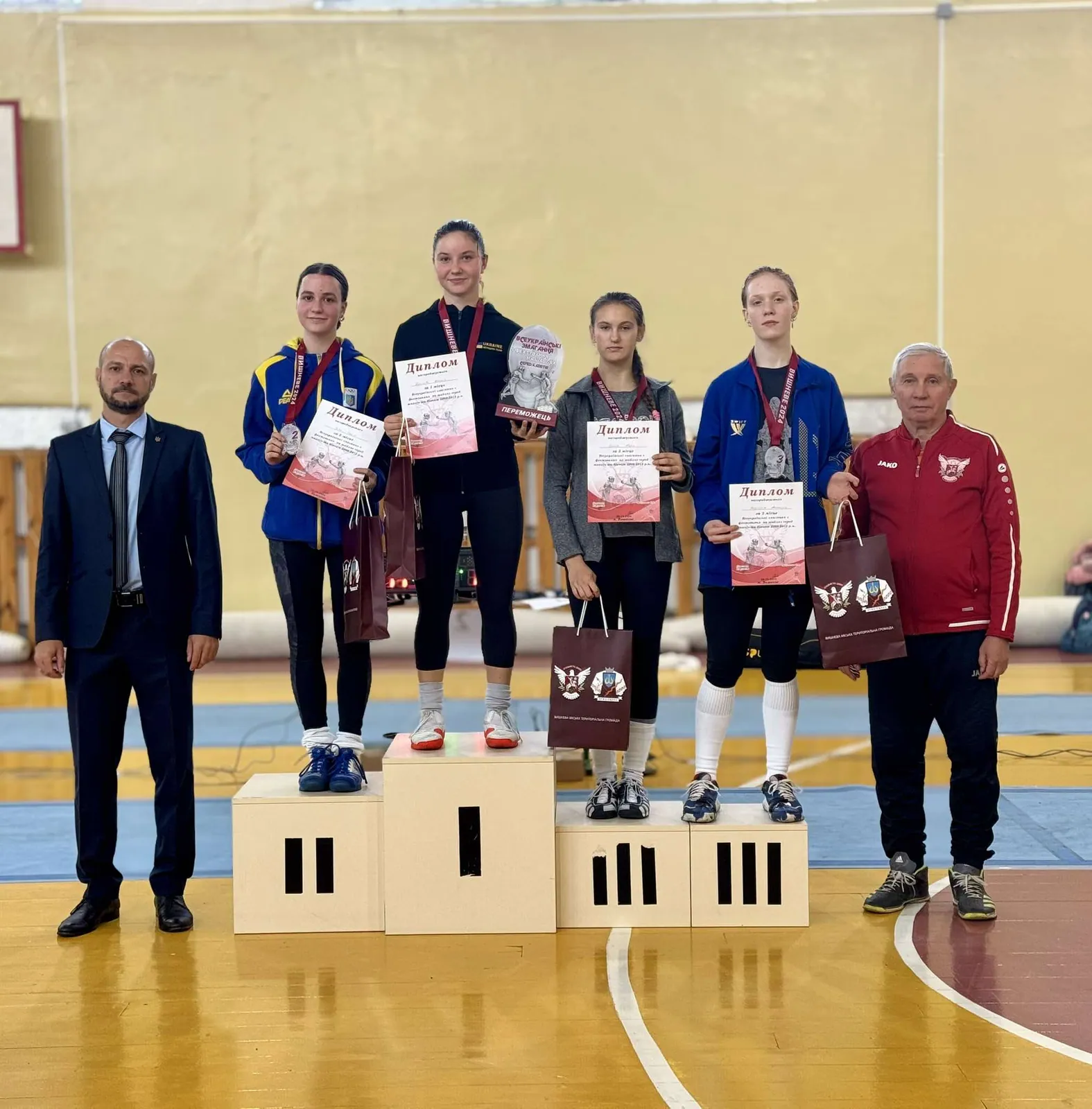 ВЗ 2024 Вишневе: Ілля Сидоренко та Алексія Пірогова – переможці Всеукраїнських змагань з фехтування на шаблях серед кадетів